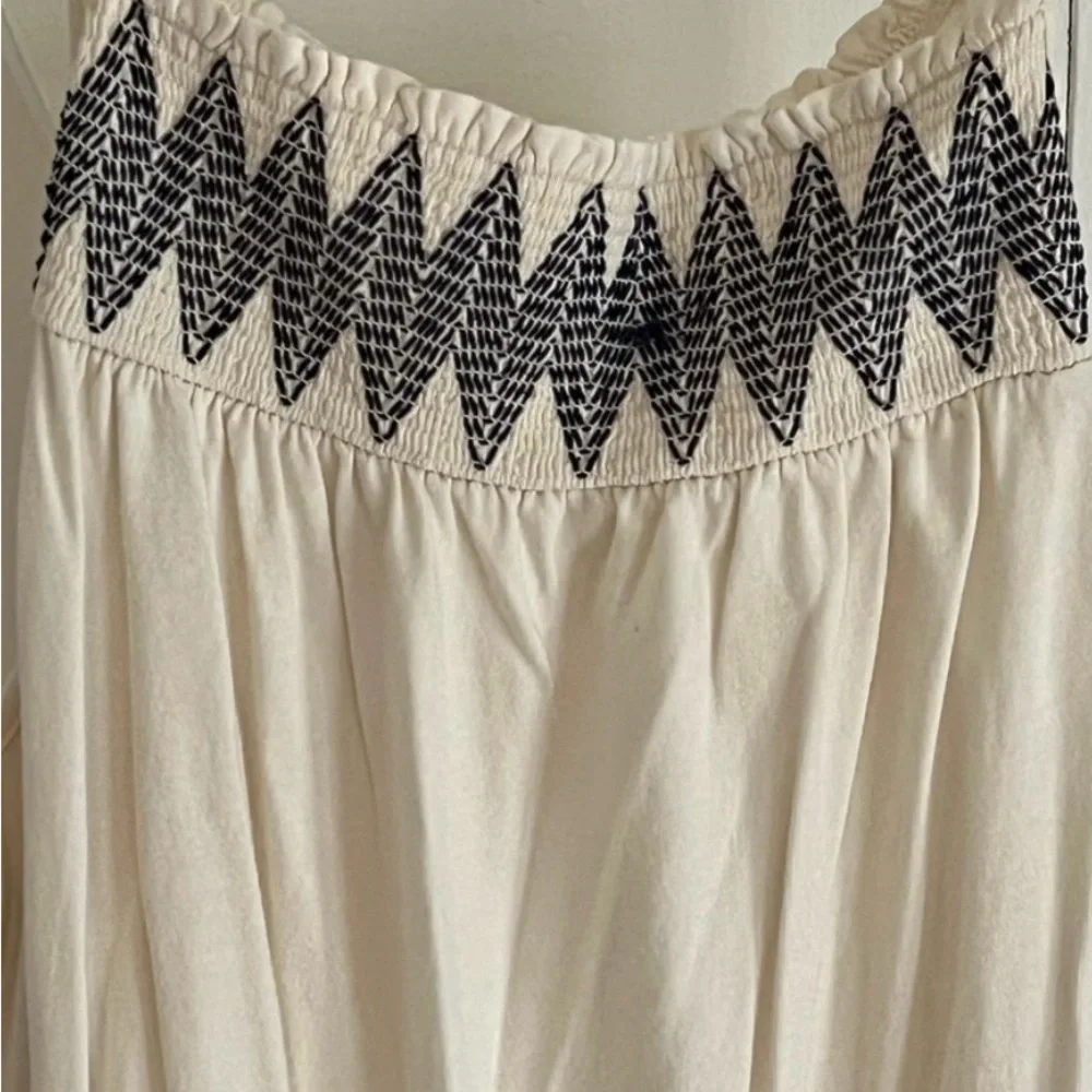 SALE 3/$20 Old Navy Embroidered Tank - Picture 2 of 6